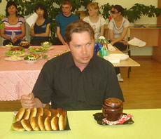 Виталий Петров просто покорил всех своими пирожками